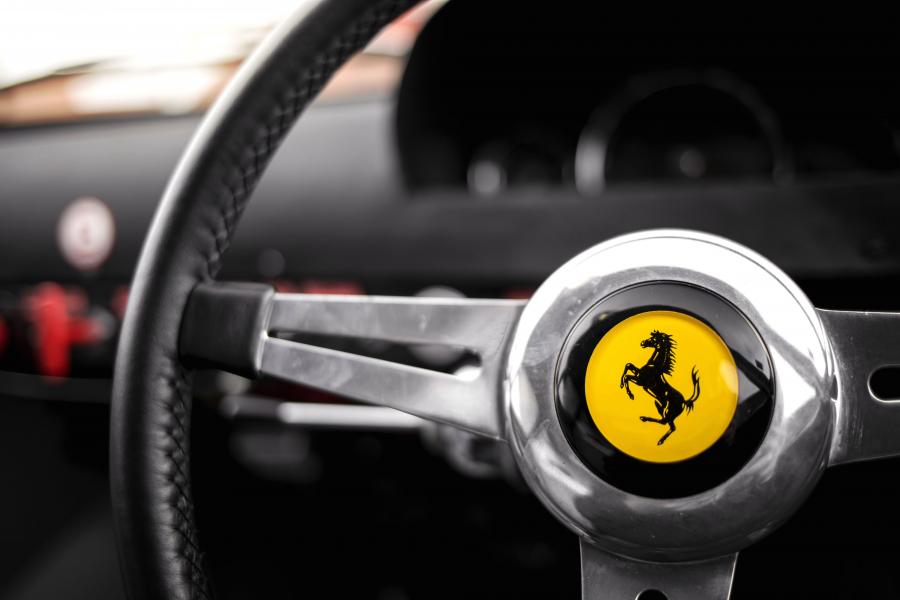 Детали интерьера Ferrari 250 LM (6105) 1964 года  (фото 2 из 40)